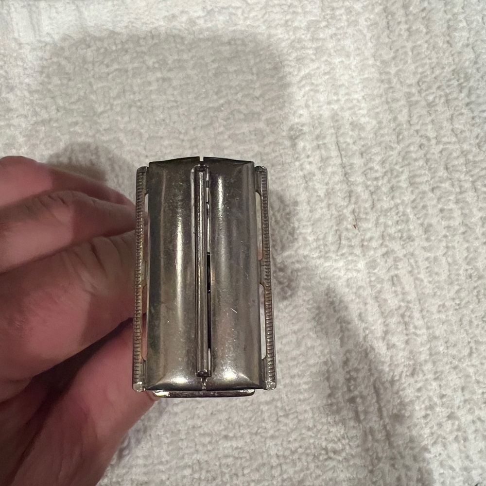 Classic Gillette Silver Safety Razor - Picture 5 of 5